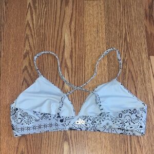 Alo sports bra 

Size L